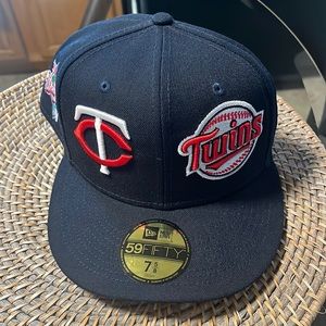 Minnesota Twins Logo all over Fitted hat
